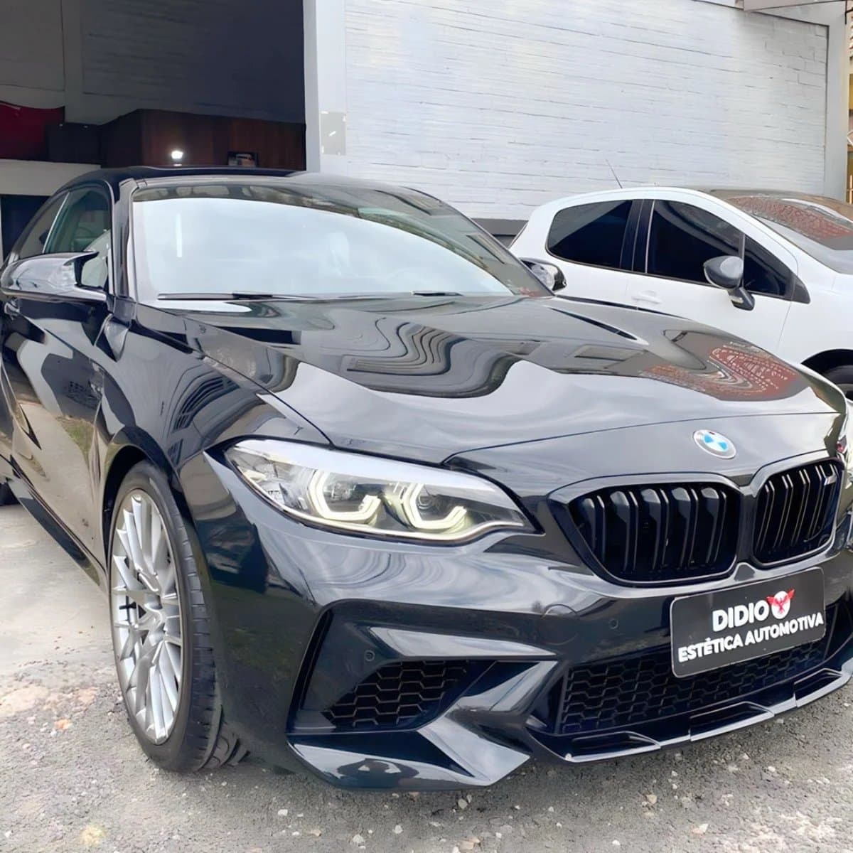 BMW M2 preto com brilho profundo após polimento na Didio