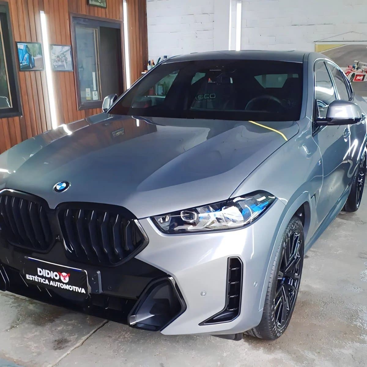 BMW X6 cinza após polimento e vitrificação na Didio